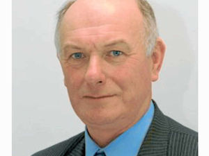 Supporting image for story: Powys County Council leader replaced in no confidence vote