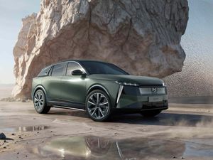 Supporting image for story: DS introduces new No7 with electric and hybrid options