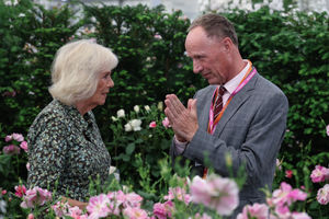 Queen Camilla speaking with David Austin of David Austin Roses. Photo: Toby Melville/PA Wire