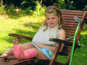 Supporting image for story: Shropshire fall girl in one hour wait for ambulance
