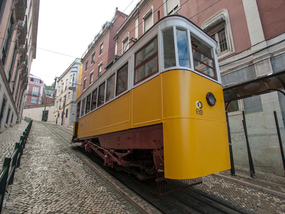 Several dead as funicular derails in Lisbon – president Several dead as funicular derails in Lisbon – president