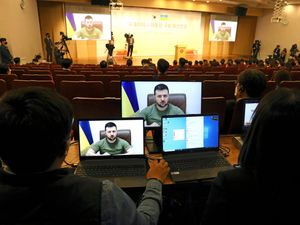 Supporting image for story: Zelensky urges South Korea to provide arms to fight Russia