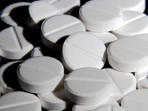 Supporting image for story: Paracetamol and ibuprofen in short supply after Omicron surge