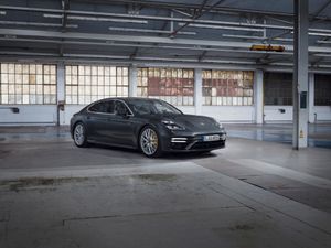 Supporting image for story: Porsche revises Panamera range with updated hybrid models