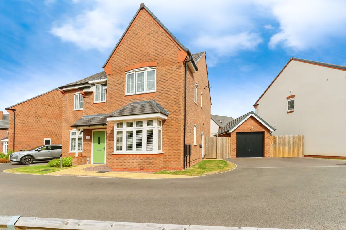 Spacious 5-bedroom detached home in Telford ideal family living from £550,000 Spacious 5-bedroom detached home in Telford ideal family living from £550,000