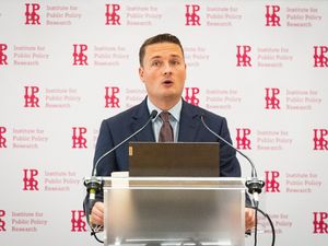 Supporting image for story: Streeting jokes Sue Gray ‘shot JFK’ and ‘no one should earn more than the PM’