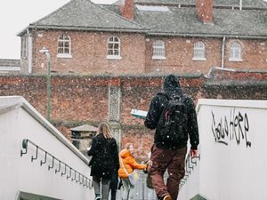 Supporting image for story: Snow falls across Shropshire as week of weather trouble continues