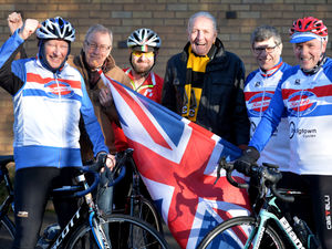Supporting image for story: Hugh Porter waves off cyclists in race