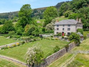Supporting image for story: Stunning stone farmhouse restored after 1940s RAF crash available for the first time in 20 years