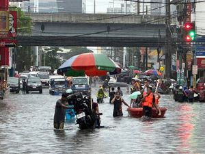 Supporting image for story: Monsoon rains kill at least eight in Philippines