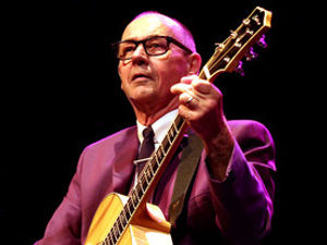 Supporting image for story: Andy Fairweather to play Bilston's Robin 2