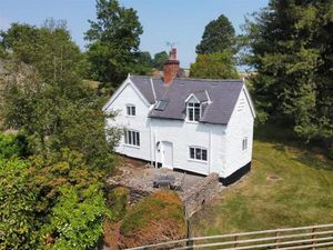Supporting image for story: Charming 18th century cottage on former country estate up for sale for £350k