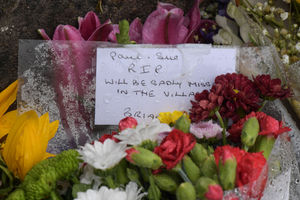 Flowers left at the scene. Photo: SnapperSK