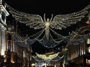 Supporting image for story: Covid: Will families be allowed to mix at Christmas?