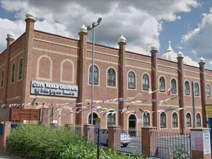 Supporting image for story: Walsall Gurdwara helps provide hot food service