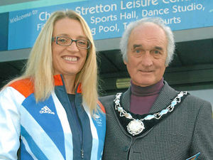 Supporting image for story: Olympic archer Alison Williamson opens Church Stretton games