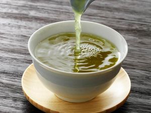 Supporting image for story: Chemicals found in red wine and green tea ‘could treat metabolic diseases’