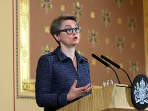 Supporting image for story: Yvette Cooper counters Trump criticism of Khan and praises Europe’s ‘strength’