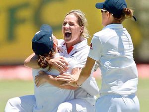 Supporting image for story: England Ladies take step towards Ashes victory