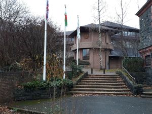 Supporting image for story: Independent councillors into two groups