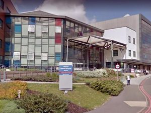 Supporting image for story: Firing unvaccinated NHS staff set to hamper efforts to cut down waiting lists