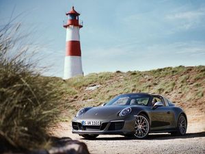 Supporting image for story: Explainer video released for complicated Porsche 911 range