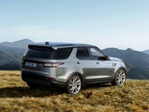 Supporting image for story: JLR US sales down 7pc in March