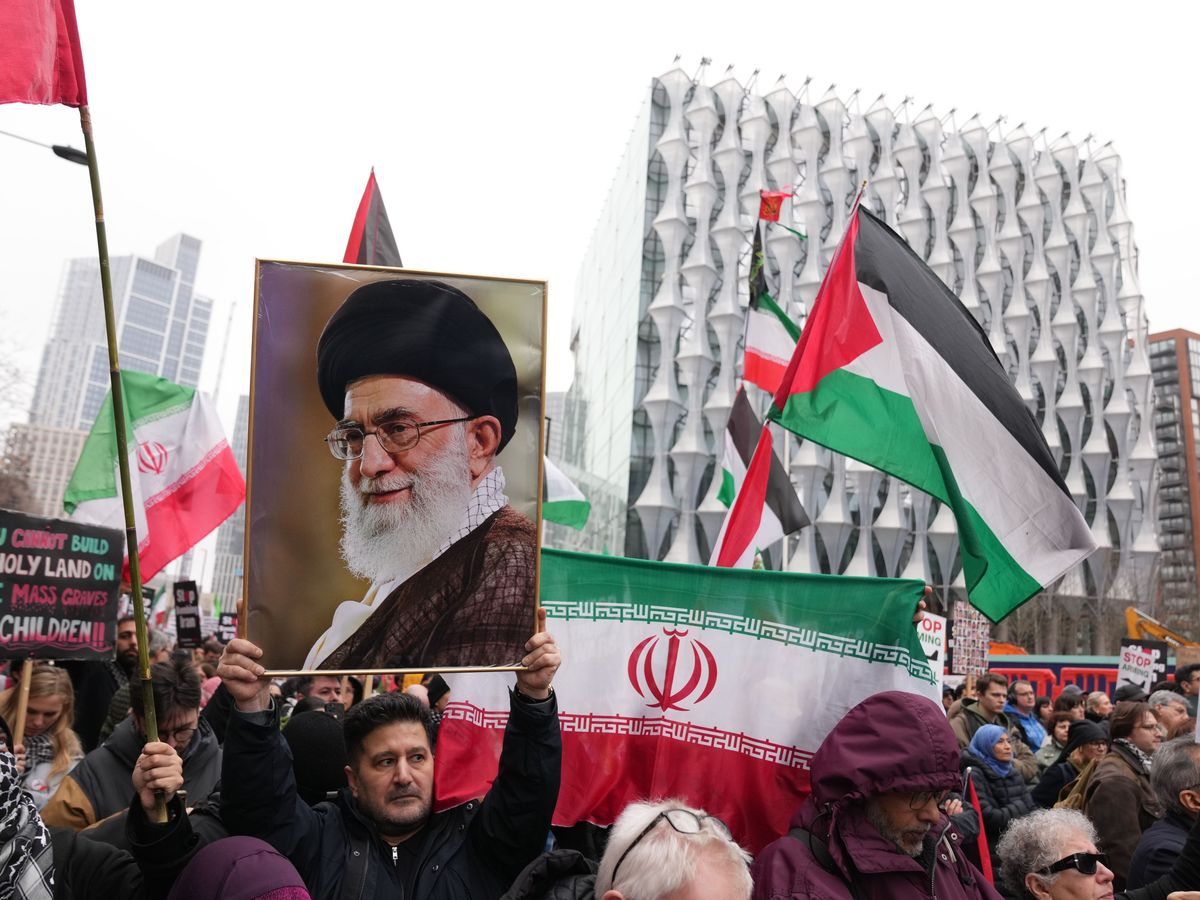 Thousands protest at US embassy in London calling for end to strikes on Iran