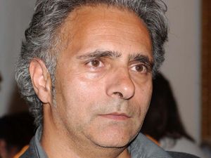 Supporting image for story: Hanif Kureishi says he wants to help disabled writers following his fall