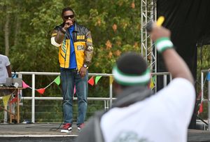  DJ Warren on stage  and Be Niice looks on