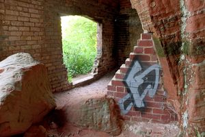 DUDLEY COPYRIGHT NATIONAL WORLD TIM THURSFIELD -30/04/25Vandals have sprayed graffiti on Vales Rock rock houses, near Kinver.