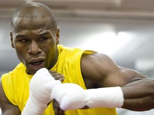 Supporting image for story: Floyd Mayweather plans to ‘set up shop’ as a promoter within UK