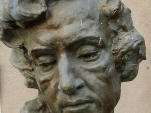 Supporting image for story: Police searching for owners of bronze bust found in car 