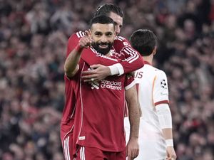 Supporting image for story: Arne Slot hails Mohamed Salah mentality after brilliant response to penalty miss