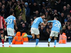 Supporting image for story: Man City close gap on leaders Arsenal with once-sided win over Sunderland