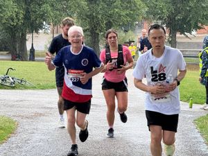 Supporting image for story: Hundreds of runners battle the elements at Severn Bridges 10k