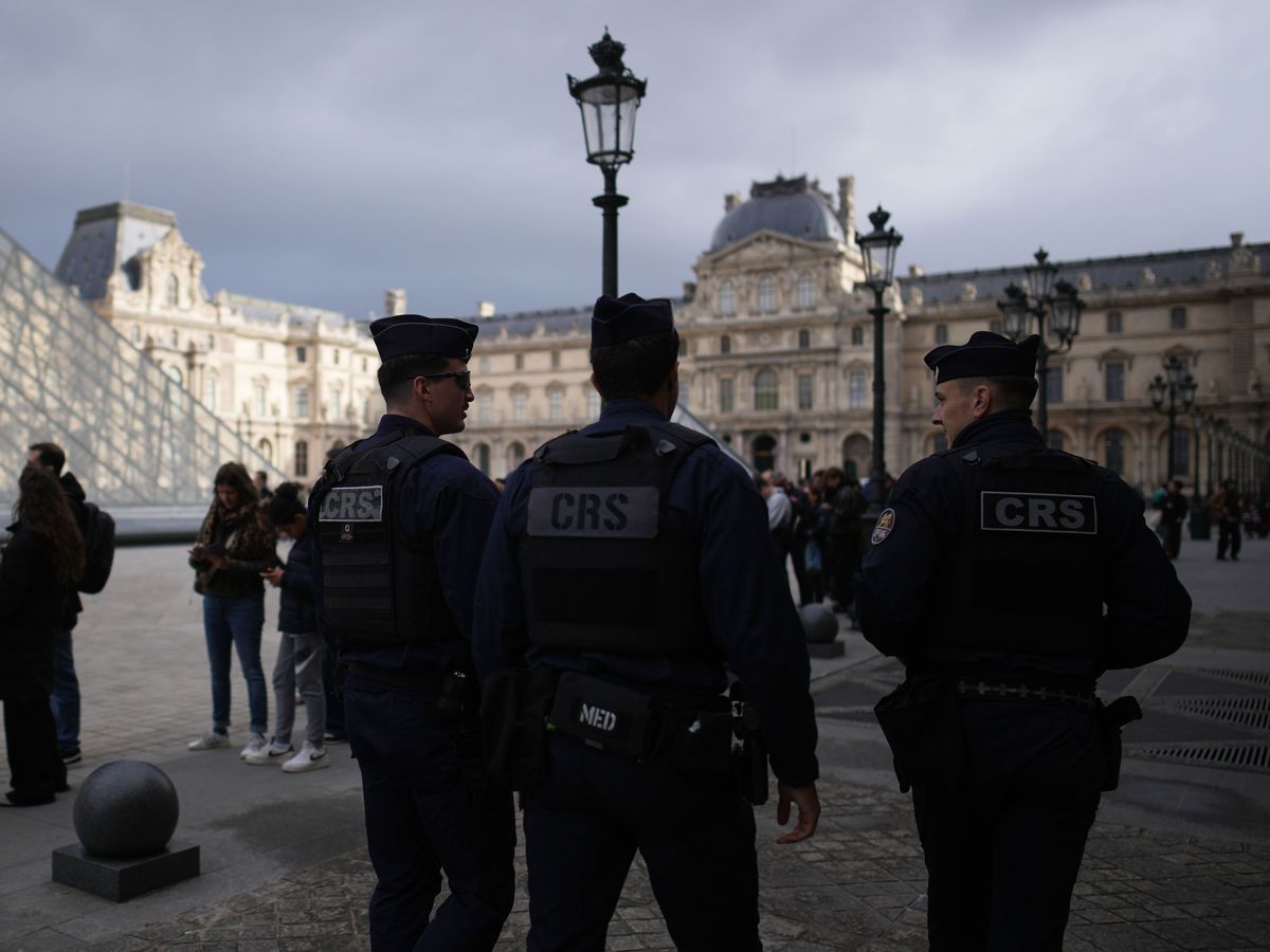 Two suspects in Louvre jewel heist admit involvement, says Paris prosecutor