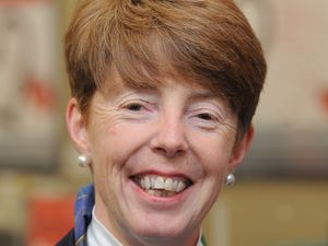 Supporting image for story: PM would back honours committee if it chose to review ex-Post Office boss’s CBE