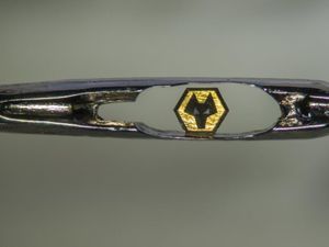 Artist Willard Wigan’s micro-sculpture of Wolves crest – through the eye of a needle