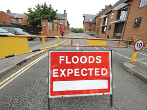 Supporting image for story: River Severn flood alert issued as waters rise