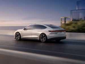 Supporting image for story: New NIO ET7 EV brings autonomous tech and 620-mile range