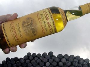 Supporting image for story: Scottish First Minister flies to US to push for lower whisky tariffs