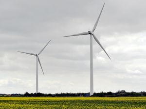 Supporting image for story: Trump hits out at ‘ugly monster’ wind farms as he backs oil and gas