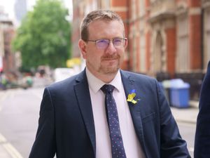 Supporting image for story: Ex-Labour minister says he is standing down as MP for medical reasons