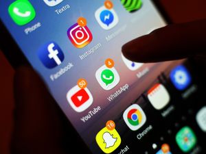 Supporting image for story: No need for outright ban on smartphones in Mid Wales schools, new report states