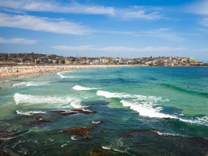 Supporting image for story: Father and son gunmen killed 16 including girl and rabbi in Bondi Beach attack