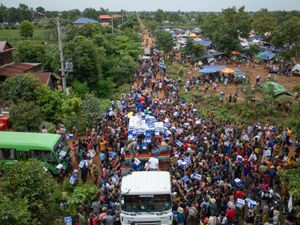 Supporting image for story: Thailand and Cambodia trade accusations as deadly border clashes enter third day