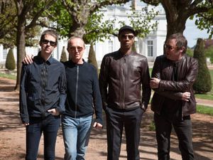 Supporting image for story: Ocean Colour Scene to play Wolverhampton Racecourse