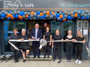 Supporting image for story: MP calls on Llangollen locals to vote with their feet and back local businesses