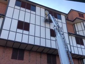 Supporting image for story: Road shut in Shrewsbury town centre as glass falls from shopping centre